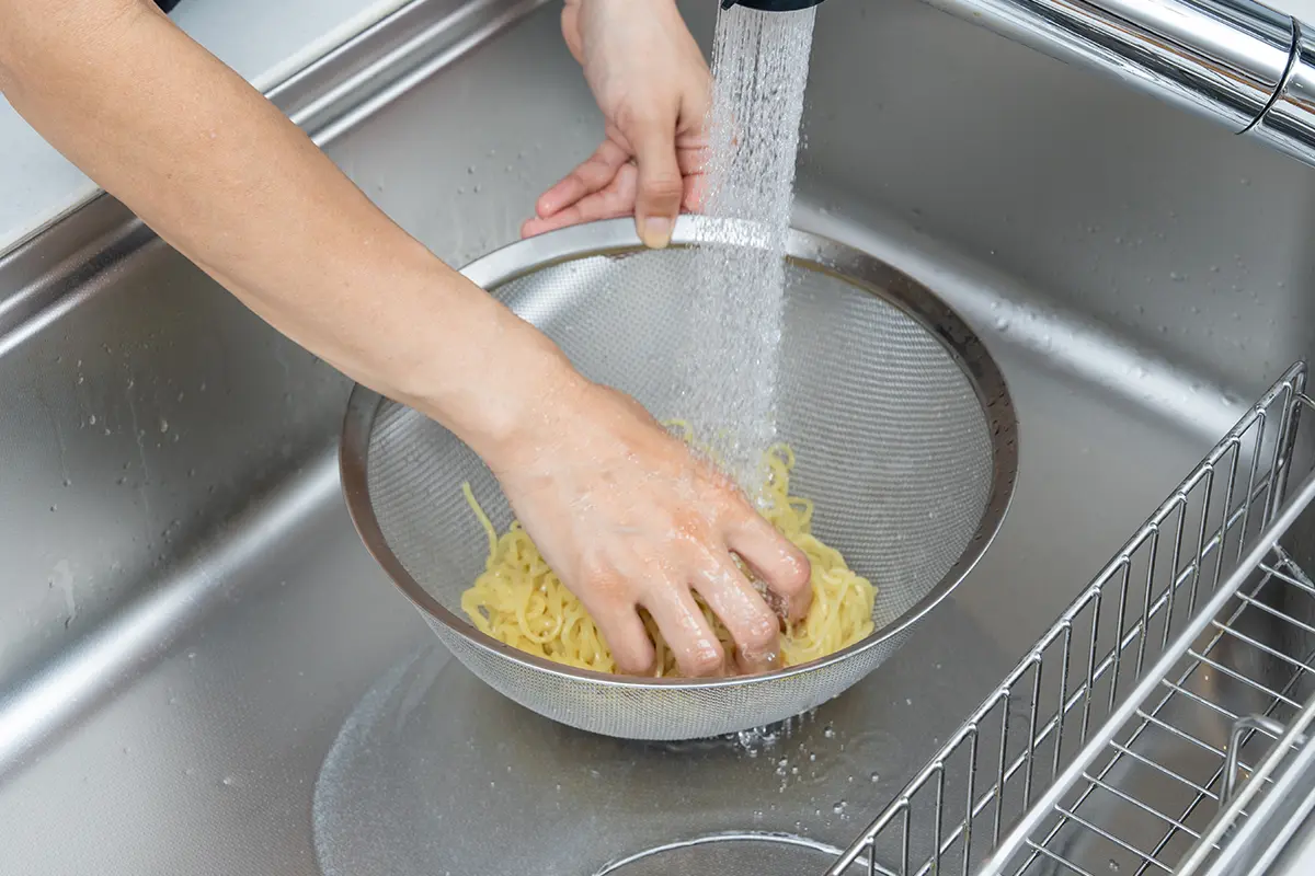 麺を仕込む様子
